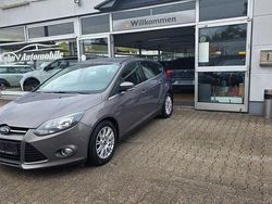 Braun Gebraucht 2011 Ford Focus Titanium Limousine | 5.490 € (Guter Preis)