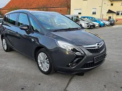 Grau Gebraucht 2016 Opel Zafira Tourer drive Van / Kleinbus | 8.990 € (Fairer Preis)