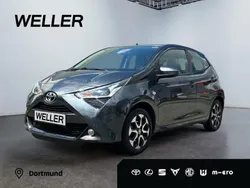 Grau Gebraucht 2019 Toyota Aygo X-play Kleinwagen | 12.990 € (Teuer)