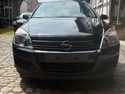 Schwarz Gebraucht 2005 Opel Astra Kleinwagen | 2.600 €
