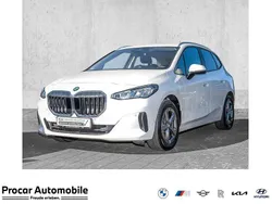 Weiß Gebraucht 2022 BMW 218 Active Tourer Sport Line Van / Kleinbus | 22.995 € (Fairer Preis)