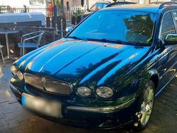 Grün Gebraucht 2007 Jaguar X-type Kombi | 1.950 €