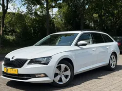 Weiß Gebraucht 2018 Skoda Superb Kombi | 17.944 € (Guter Preis)