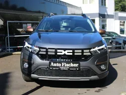 Grau Neu 2024 Dacia Sandero Extreme Kleinwagen | 21.990 € (Etwas zu teuer)