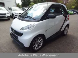 Weiß / schwarz Gebraucht 2013 Smart ForTwo Coupé Pure Coupé | 5.999 € (Fairer Preis)