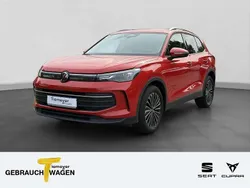 Persimmon red metallic Gebraucht 2024 VW Tiguan Life SUV | 34.490 € (Fairer Preis)