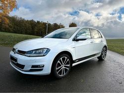 Weiß Gebraucht 2015 VW Golf VII LOUNGE Limousine | 10.500 € (Fairer Preis)