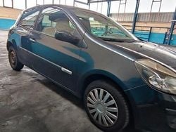 Grau Gebraucht 2009 Renault Clio II Dynamique Limousine | 600 € (Superpreis)