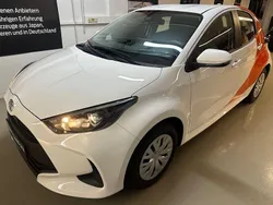 Weiß Gebraucht 2022 Toyota Yaris Limousine | 13.490 € (Fairer Preis)