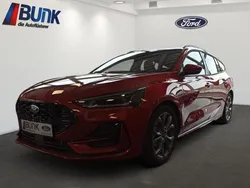 Fantastic red metallic (pn4jg) Gebraucht 2024 Ford Focus ST-Line Kombi | 26.990 € (Fairer Preis)