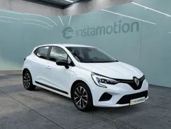 Weiß Gebraucht 2023 Renault Clio V Equilibre Limousine | 15.190 € (Etwas zu teuer)