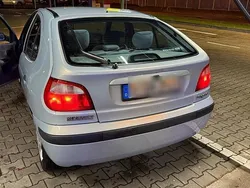 Blau Gebraucht 2001 Renault Mégane Kleinwagen | 1.900 € (Fairer Preis)