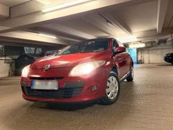 Rot Gebraucht 2009 Renault Mégane Limousine | 2.850 € (Fairer Preis)