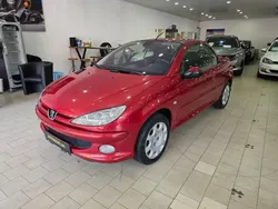 Rot Gebraucht 2004 Peugeot 206 CC Filou Cabrio | 2.990 € (Teuer)