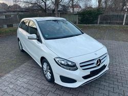 Weiß Gebraucht 2017 Mercedes B180 Van / Kleinbus | 9.999 € (Fairer Preis)