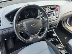 Silber Gebraucht 2017 Hyundai i20 Active Kleinwagen | 7.050 € (Fairer Preis)