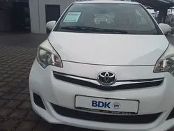 Weiß Gebraucht 2011 Toyota Verso-S Van / Kleinbus | 3.900 € (Guter Preis)