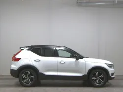 Weiss Gebraucht 2021 Volvo XC40 R-Design SUV | 23.380 €