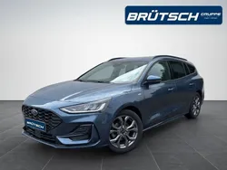 Blau Gebraucht 2023 Ford Focus ST-Line Limousine | 24.980 € (Fairer Preis)