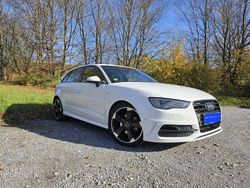 Weiß Gebraucht 2015 Audi A3 Ambition Limousine | 16.900 € (Fairer Preis)
