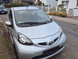 Silber Gebraucht 2006 Toyota Aygo Kleinwagen | 1.500 € (Fairer Preis)