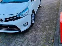Weiß Gebraucht 2013 Toyota Verso Van / Kleinbus | 8.500 €