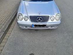 Silber Gebraucht 2002 Mercedes E200 Limousine | 2.100 €