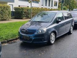 Blau Gebraucht 2005 Opel Zafira Van / Kleinbus | 2.550 € (Fairer Preis)