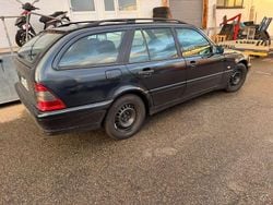 Smaragd schwarz Gebraucht 1998 Mercedes C240 Kombi | 2.990 € (Superpreis)