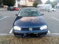 Blau Gebraucht 1999 VW Golf IV Kleinwagen | 1.000 € (Fairer Preis)