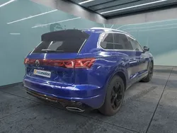 Blau Gebraucht 2024 VW Touareg R SUV | 65.500 € (Teuer)