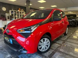 Rot Gebraucht 2021 Toyota Aygo Kleinwagen | 10.450 € (Fairer Preis)