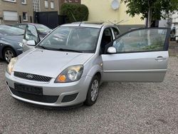 Grau Gebraucht 2007 Ford Fiesta Ambiente Kleinwagen | 1.800 € (Fairer Preis)