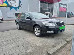 Schwarz Gebraucht 2011 Skoda Octavia Kombi | 3.800 € (Superpreis)