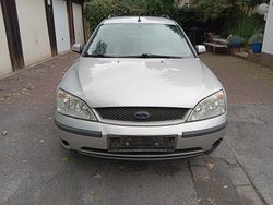 Silber Gebraucht 2002 Ford Mondeo Kombi | 1.100 € (Guter Preis)