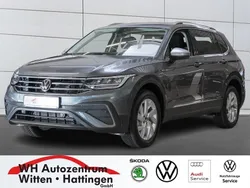 Platinum grey metallic Gebraucht 2024 VW Tiguan Allspace Life SUV | 38.880 € (Fairer Preis)