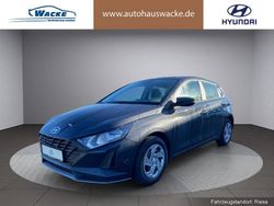 Farbe: grau Neu 2025 Hyundai i20 Select Limousine | 22.260 € (Teuer)