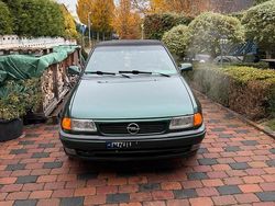 Grün Gebraucht 1998 Opel Astra Cabriolet Cabrio | 1.250 € (Fairer Preis)