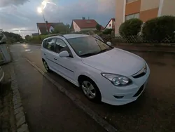 Weiß Gebraucht 2010 Hyundai i30 Kombi | 4.599 € (Etwas zu teuer)