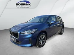 Blau Gebraucht 2024 BMW 218 Active Tourer Van / Kleinbus | 32.490 € (Guter Preis)
