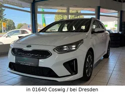 Weiß Gebraucht 2021 Kia Ceed Sportswagon Vision Kombi | 17.900 € (Guter Preis)