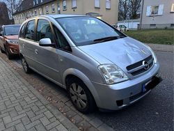 Grau Gebraucht 2004 Opel Meriva Van / Kleinbus | 1.000 € (Fairer Preis)