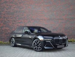 Schwarz Gebraucht 2024 BMW M760e Limousine | 84.000 €