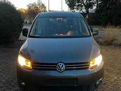 Grau Gebraucht 2015 VW Caddy Van / Kleinbus | 10.999 €