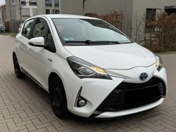 Weiß Gebraucht 2018 Toyota Yaris Hybrid Team Kleinwagen | 11.999 € (Guter Preis)