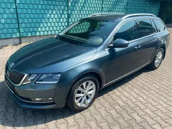 Grau Gebraucht 2018 Skoda Octavia Style Kombi | 15.800 € (Fairer Preis)
