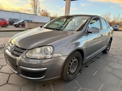Grau Gebraucht 2006 VW Jetta Limousine | 2.700 € (Superpreis)