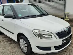 Weiß Gebraucht 2013 Skoda Fabia Kleinwagen | 5.299 € (Fairer Preis)