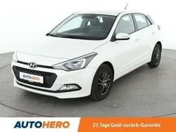Weiß Gebraucht 2015 Hyundai i20 Trend Limousine | 8.570 € (Fairer Preis)