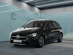 Schwarz Gebraucht 2024 Mercedes B220 Van / Kleinbus | 35.619 € (Guter Preis)